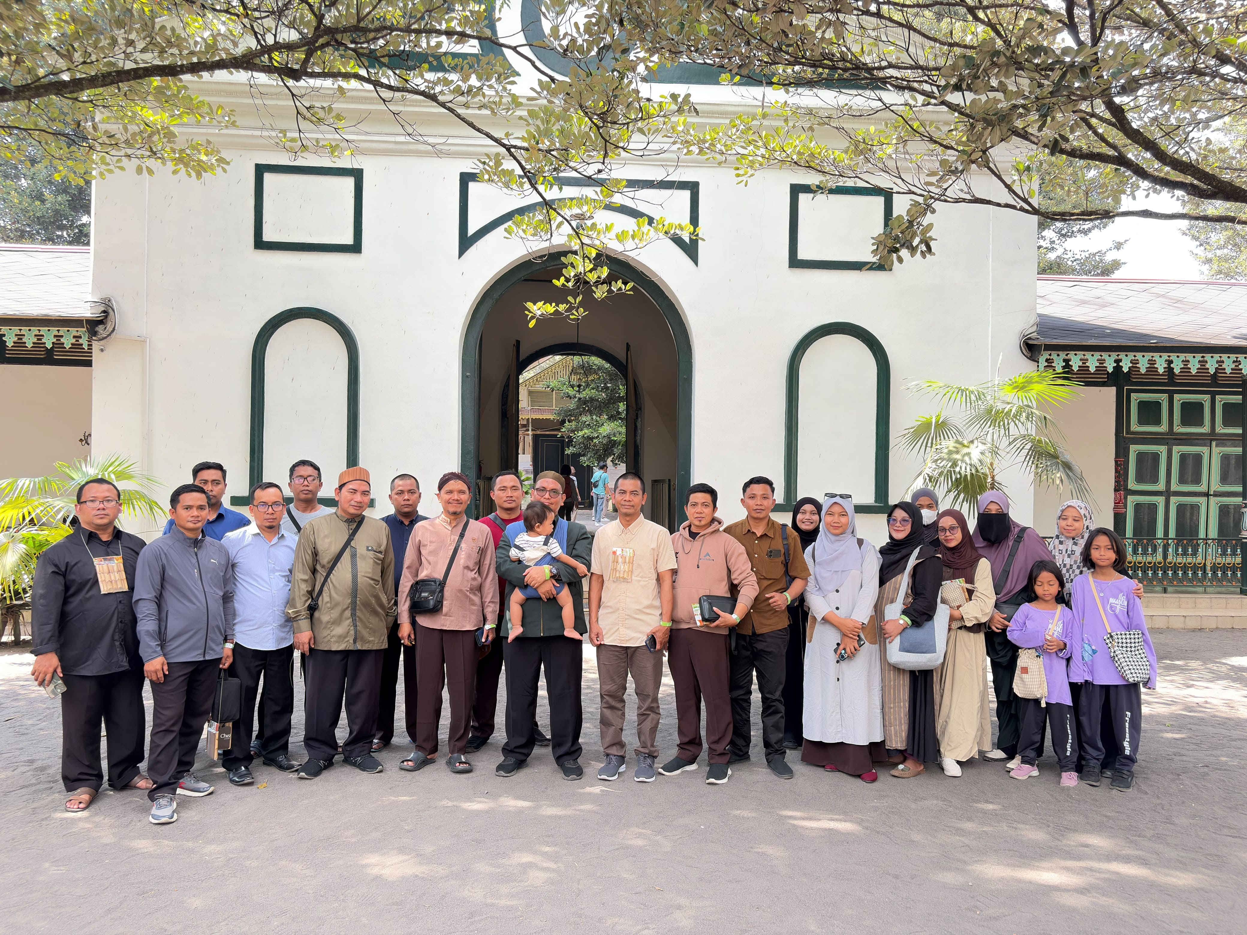Rombongan INHAFI Bawean Kunjungi Keraton Yogyakarta untuk Memperkaya Wawasan Kebangsaan dan Budaya