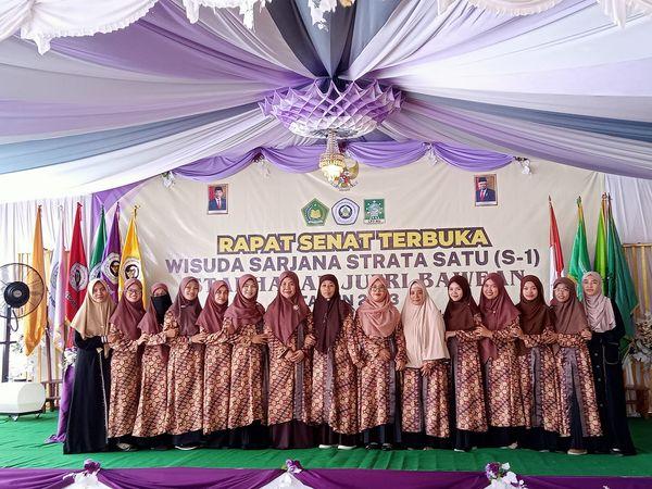 166 Mahasiswa STAI Hasan Jufri Bawean di wisuda