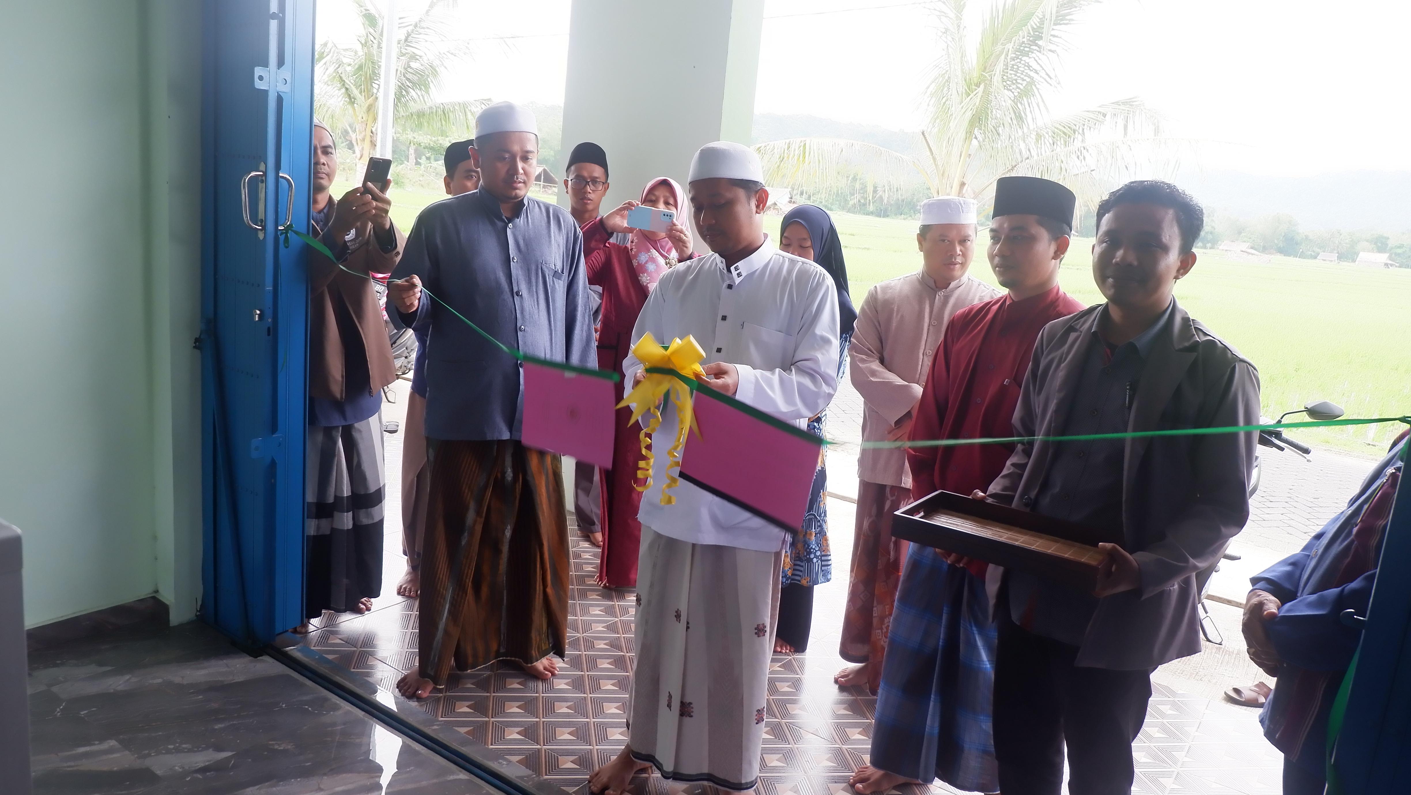 K. Najahul Umam Resmikan Business Center dan Kantor LPBH STAI Hasan Jufri Bawean