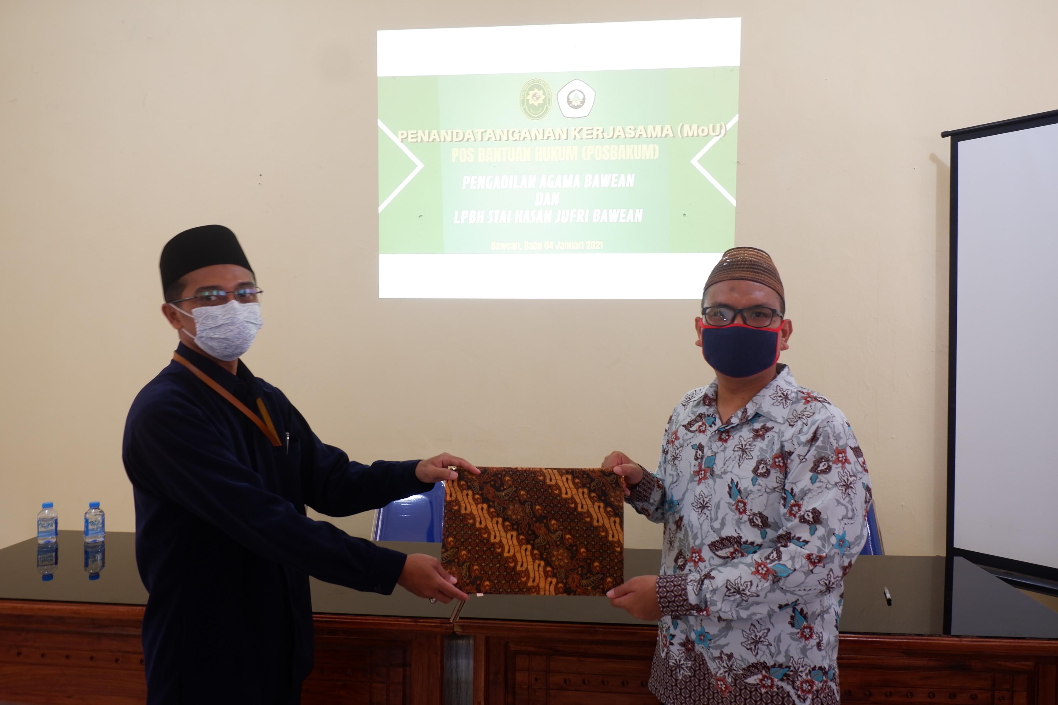 Ketua STAIHA Bawean Dan Ketua Pengadilan Agama Bawean Tekan MoU Layanan Hukum