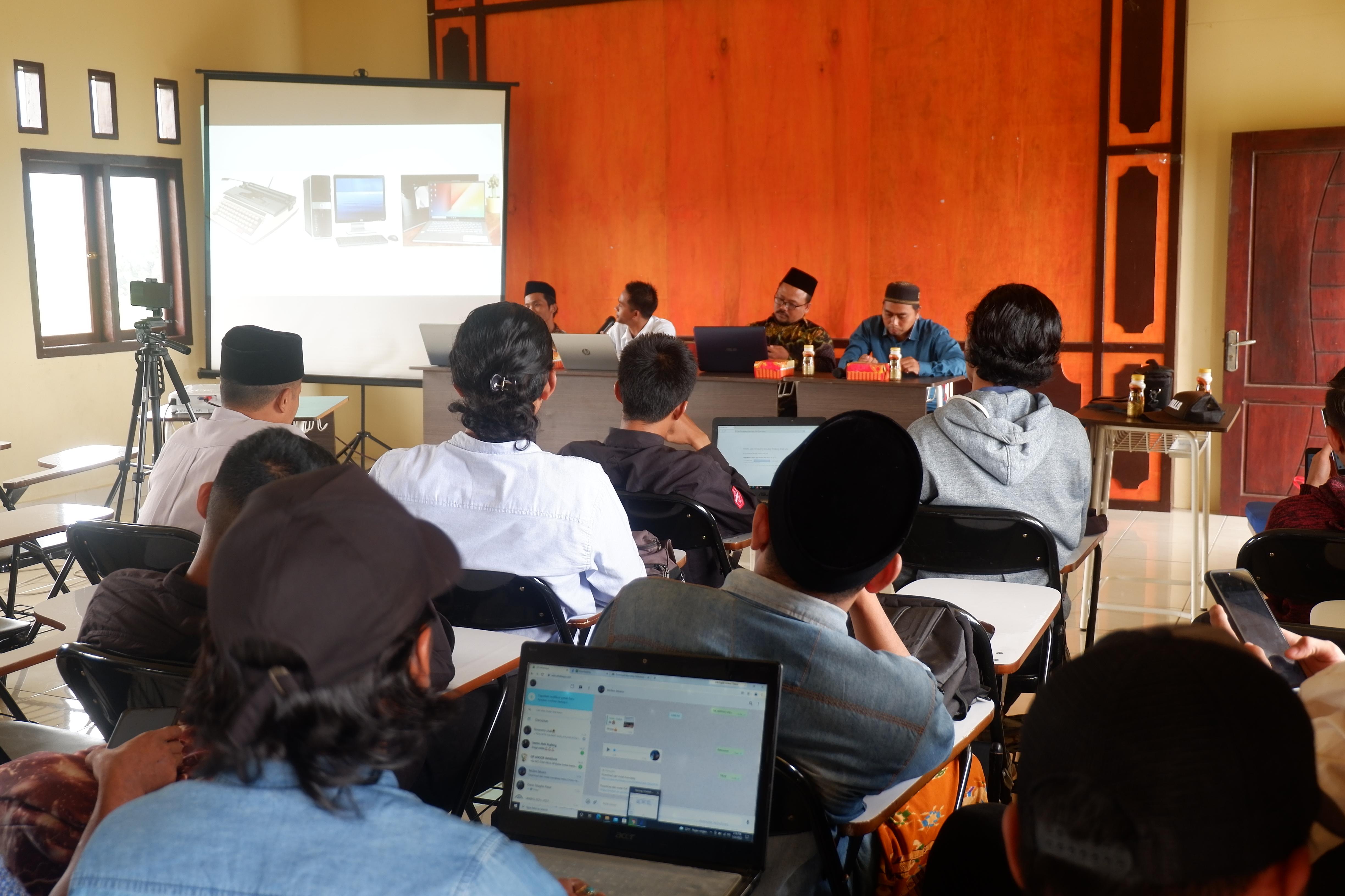 Bekali Mahasiswa Semester Akhir, Panitia Skripsi adakan Workshop Penggunaaan Aplikasi Pendukung Rise